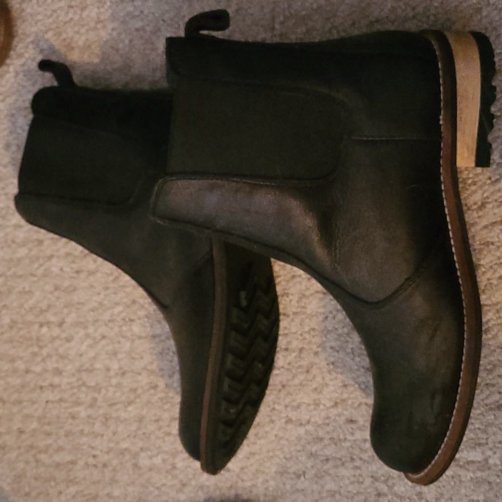 Kodiak Alma Chelsea waterproof snow boots, 8.5, black leather.